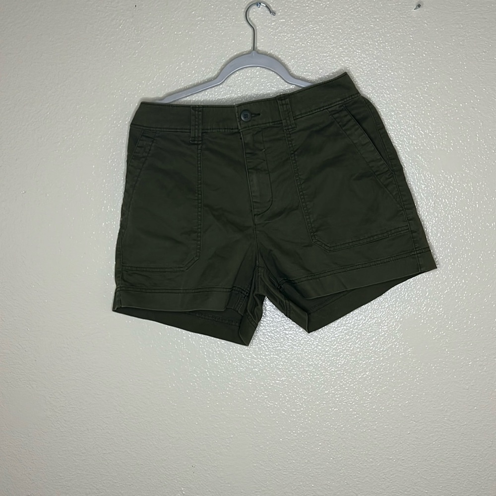 Women’s high rise shorts